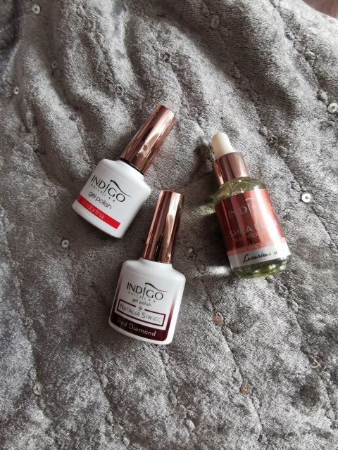 Lakiery hybrydowe, oliwka do skórek Indigo