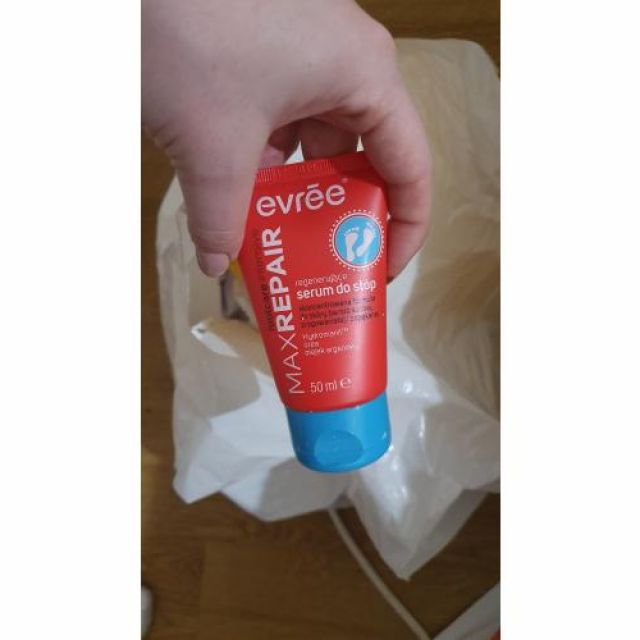 Evree Max Repair, Intensywnie regenerujące serum do stóp