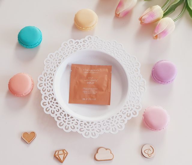 Vita Liberata Rozświetlacz do twarzy i ciała, Kremowy, Blur Luminosity Gold