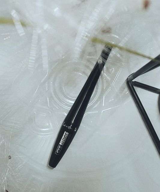 Lovely Eyeliner, Eyeliner Matte, nr 04 czarny 
