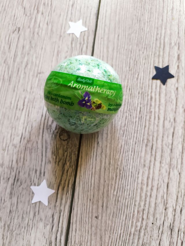 Body Club Kula do kąpieli, Musująca, Irys i kardamon