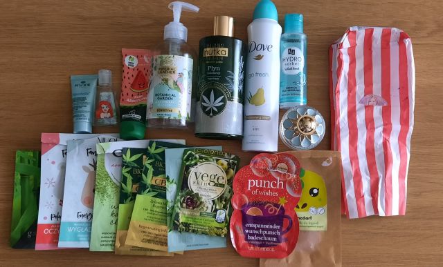 akcja denkowanie! grudzień - kosmetyki w świątecznych opakowaniach i świątecznych kolorach 🎄❄️⛄🎀🎁🎅