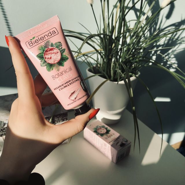 Bielenda Botanical Clays, Krem do twarzy, Wegański, Na dzień i na noc, Z glinką różową 