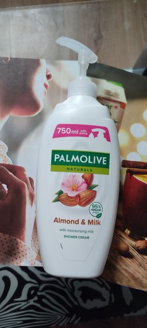 Palmolive Naturals, Żel pod prysznic, Almond & Milk