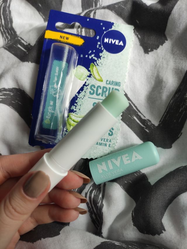 Nivea Caring Scrub, Peeling do ust w sztyfcie, Aloes 
