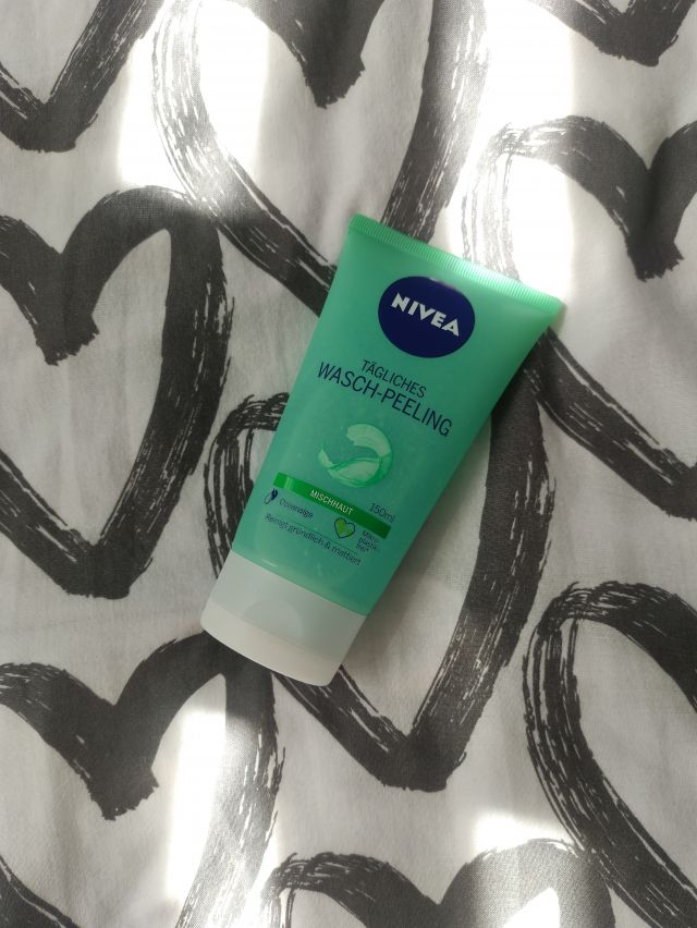 Nivea Pure Effect, Żel - peeling, Do codziennego mycia twarzy, Czysta i matowa skóra