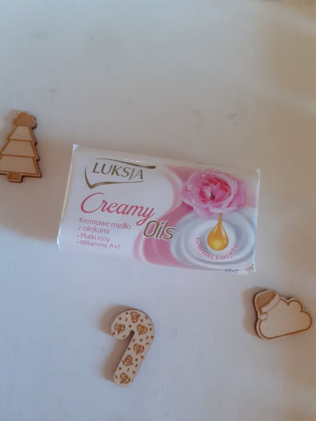 Luksja Creamy, Mydło w kostce, Oils, Płatki róży i witaminy A + E