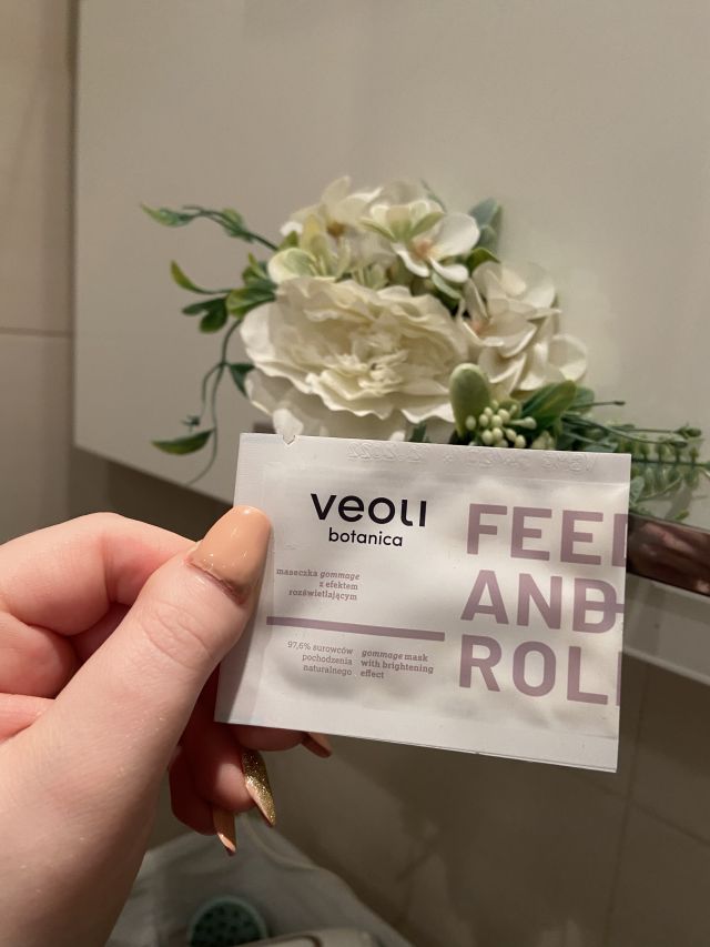 Veoli Botanica Maseczka do twarzy, Gommage, Z efektem rozświetlającym, Feed and Roll
