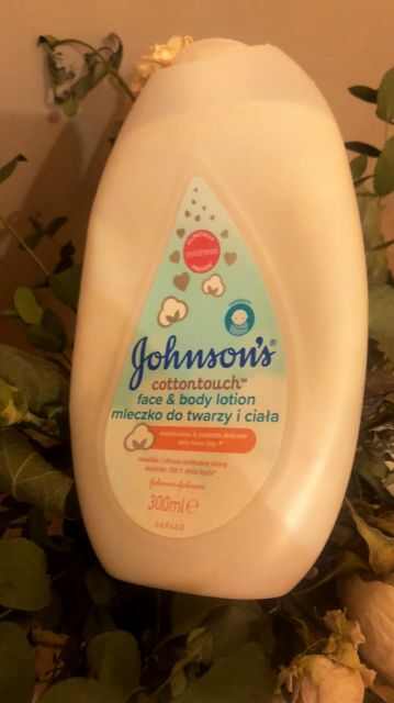 Johnson`s Mleczko do twarzy i ciała, Cottontouch