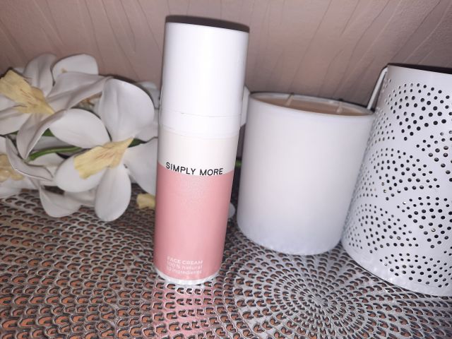 Simply More Krem nawilzajacy do twarzy