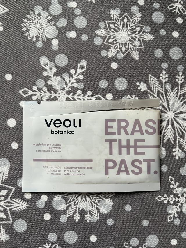 Veoli Botanica Peeling do twarzy, Wygładzający, z pestkami owoców, Erase the Past