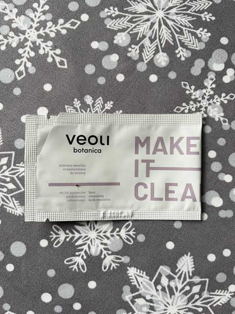 Veoli Botanica Emulsja do twarzy, Mleczna, Oczyszczająca