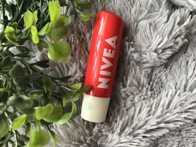 Nivea Pomadka do ust, Fruty Shine, Strawberry