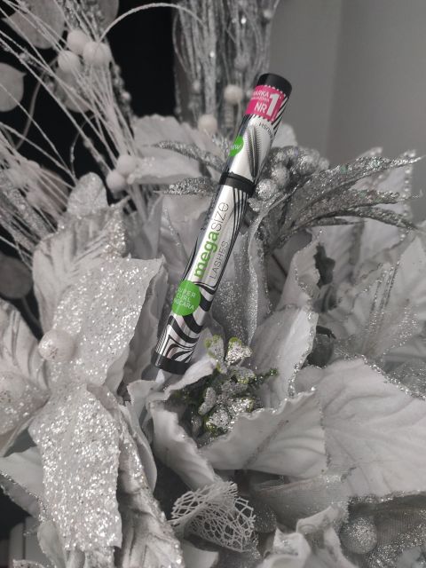 Eveline Mega Size Lashes, wydłużająco-podkręcający tusz do rzęs