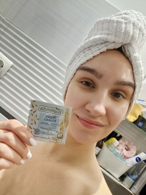 Bielenda Vegan Musli, Krem do twarzy, Nawilżający, Na dzień i na noc, Z owsem, pszenicą i mleczkiem kokosowym