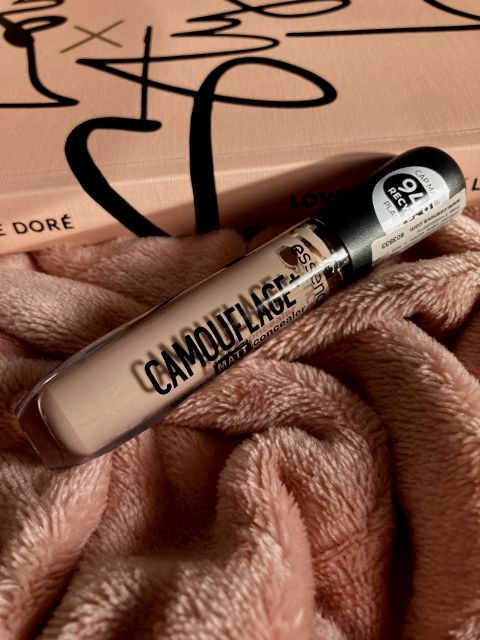 Essence Camouflage+ Concealer, Korektor do twarzy, Waterproof, Tatoo Covering, nr 10 Light Rose