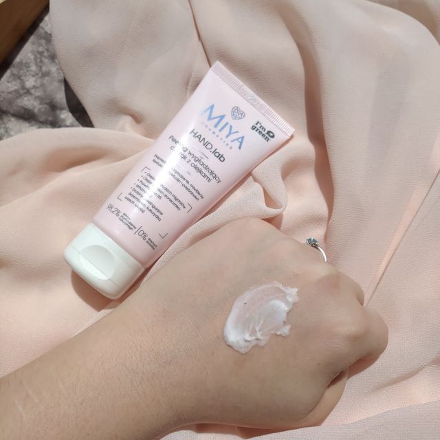 Miya Cosmetics HAND.lab, Peeling do rąk, Wygładzający, Z olejkami