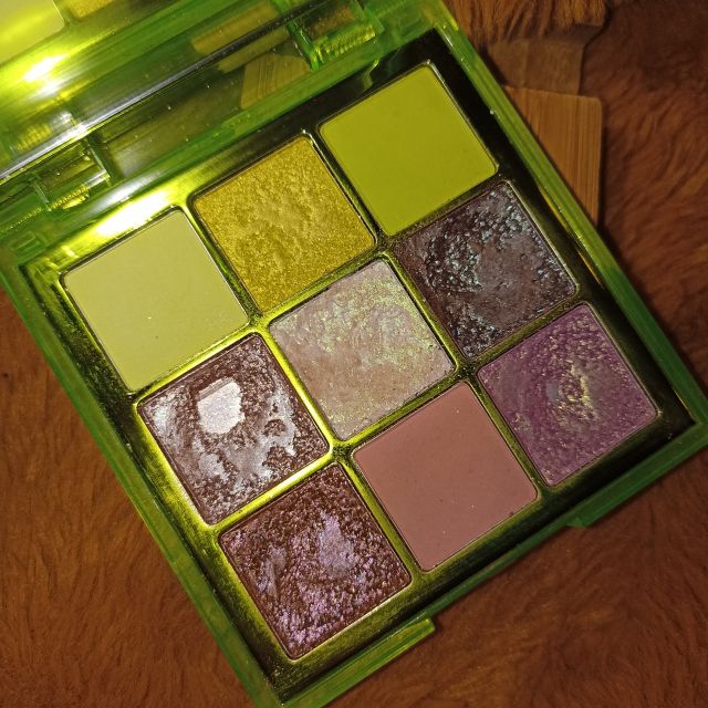 Huda Beauty Neon Green obssesion