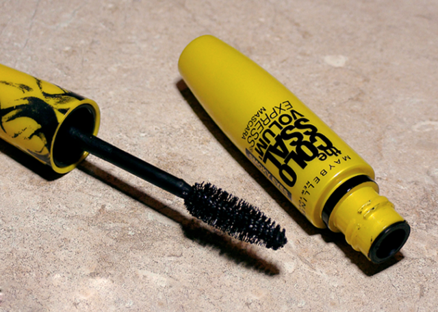 maybelline colossal volume express maskara tusz do rzęs czarny pogrubiający