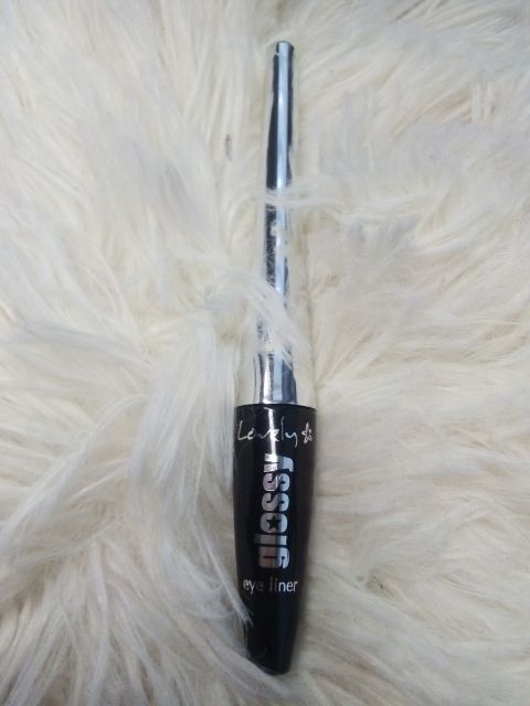 Lovely Beauty Liner, Eyeliner, Szybkoschnący, Ultra czarny 