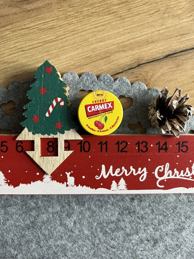 8 ASOS 2022 Carmex, Cherry lip balm