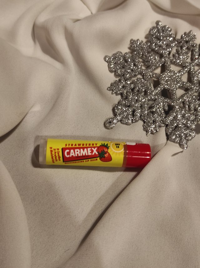 Carmex Truskawkowy w sztyfcie 