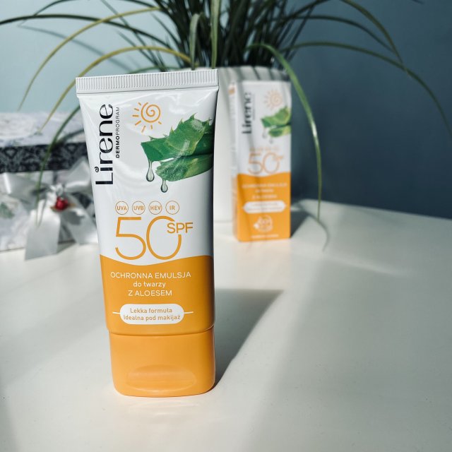 Lirene Dermoprogram, Emulsja do twarzy, Ochronna, Lekka formuła, Z aloesem, SPF50
