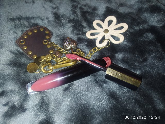 L'Oréal Brilliant Signature, Pomadka do ust w płynie, Satynowa, nr 302 Be Outstanding