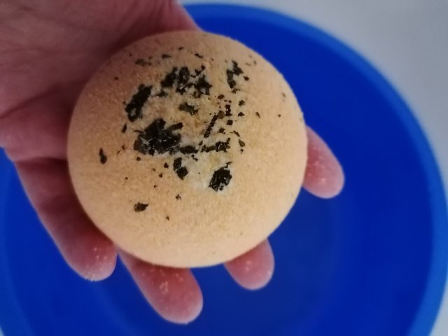 WhiteTree Natural Cosmetics Kula do kąpieli, Nuta zapachowa: Mango z suszem z melisy