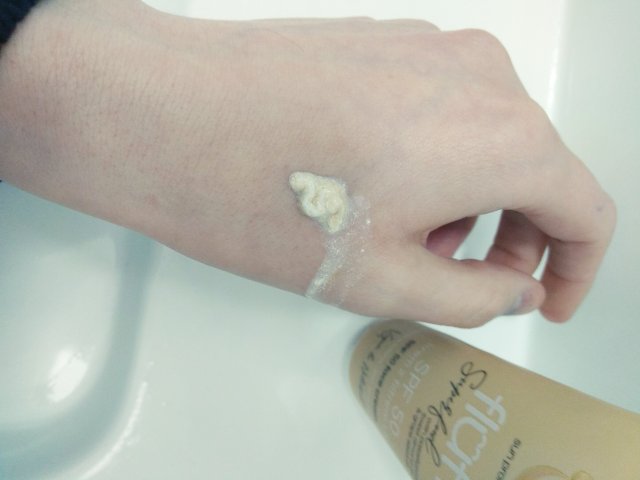 Fluff Superfood, Krem do twarzy, Z filtrem UV, SPF 50, Wyrównujący koloryt skóry