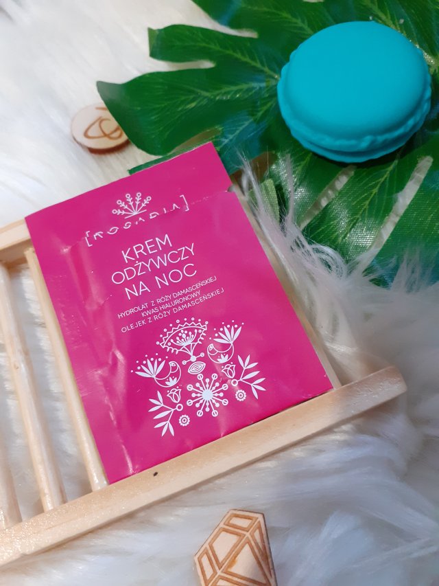 Sylveco Rosadia, Krem do twarzy, Odżywczy, Na noc, Hydrolat z róży demasceńskiej, kwas hialuronowy, olejek z róży demasceńskiej