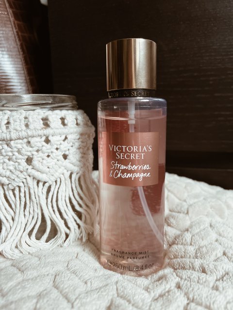 Victoria's Secret Mgiełka do ciała, Strawberries & Champagne