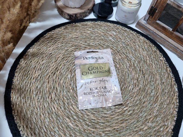 Perfecta Gold Champagne, Koktajl do ciała, Rozświetlający, Super Glow