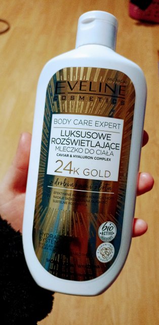 Eveline Luksusowe rozświetlające mleczko do ciała 