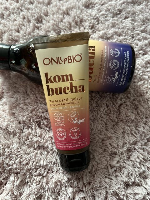 OnlyBio Pasta peelingująca przeciw zaskórnikom, Kombucha, Pestki moreli + papaina