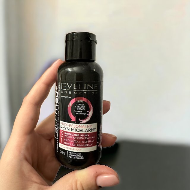Eveline Facemed +, Płyn micelarny, Profesjonalny, 3w1, Detoskin, Skóra sucha, wrażliwa, zielona i czarna herbata, chaber, bławatek