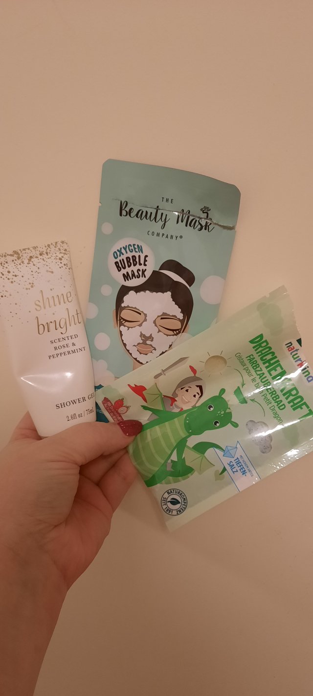 akcja denkowanie! grudzień - kosmetyki w świątecznych opakowaniach i świątecznych kolorach 🎄❄️⛄🎀🎁🎅