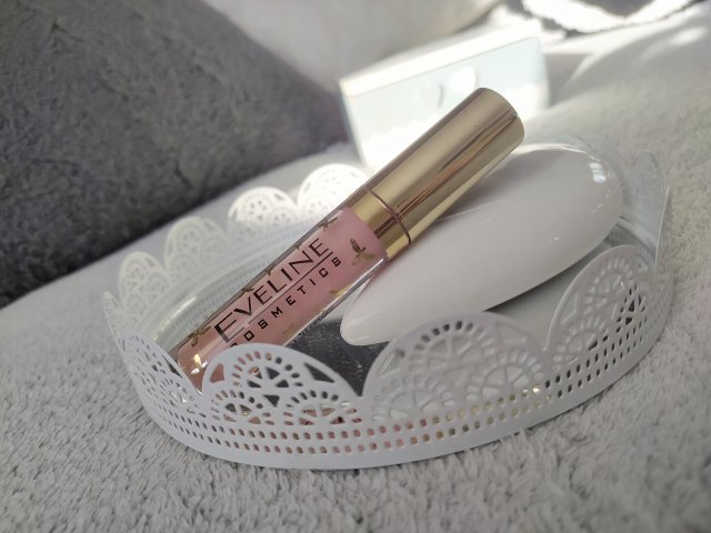 Eveline Oh! My LIPS, Błyszczyk powiększający usta z jadem pszczoły 