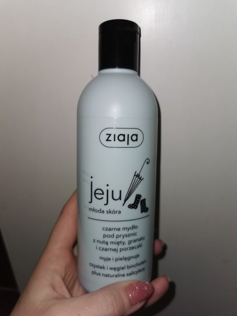 Ziaja Jeju, Młoda skóra, Czarne mydło pod prysznic, Z nutą mięty, granatu i czarnej porzeczki