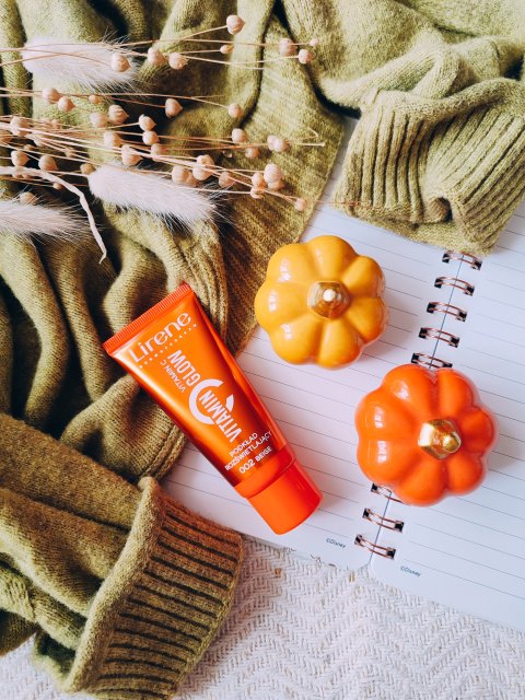 Lirene Dermoprogram, Vitamin C Glow, Podkład do twarzy, Rozświetlający, nr 002 Beige