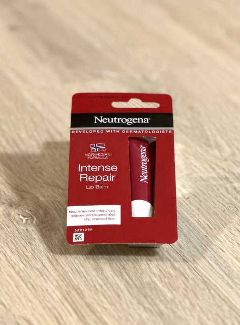 Balsam do ust z Neutrogeny - intensywna regeneracja 