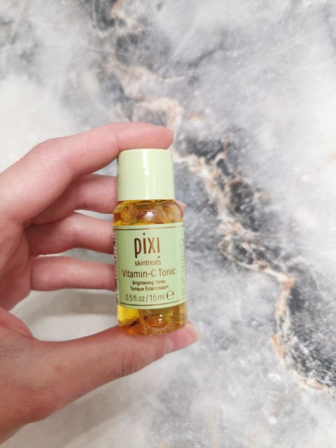 Pixi Tonik do twarzy, Skintreats, Vitamin-C Tonic, Brightening Tonic.
