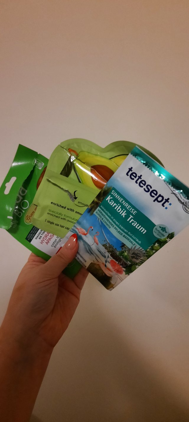 akcja denkowanie! grudzień - kosmetyki w świątecznych opakowaniach i świątecznych kolorach 🎄❄️⛄🎀🎁🎅