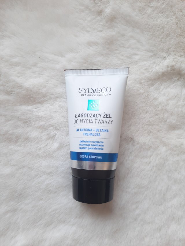 Denkowanie część druga :) Grudzień, kosmetyki w świątecznych opakowaniach lub w świątecznych kolorach: czerwonym, zielonym i złotym 