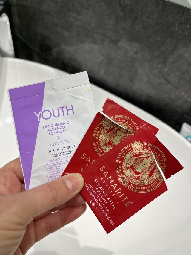 Denkowanie część druga :) Grudzień, kosmetyki w świątecznych opakowaniach lub w świątecznych kolorach: czerwonym, zielonym i złotym 