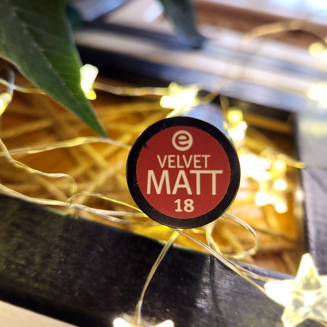 Essence Velvet Matte, Pomadka do ust, nr 18