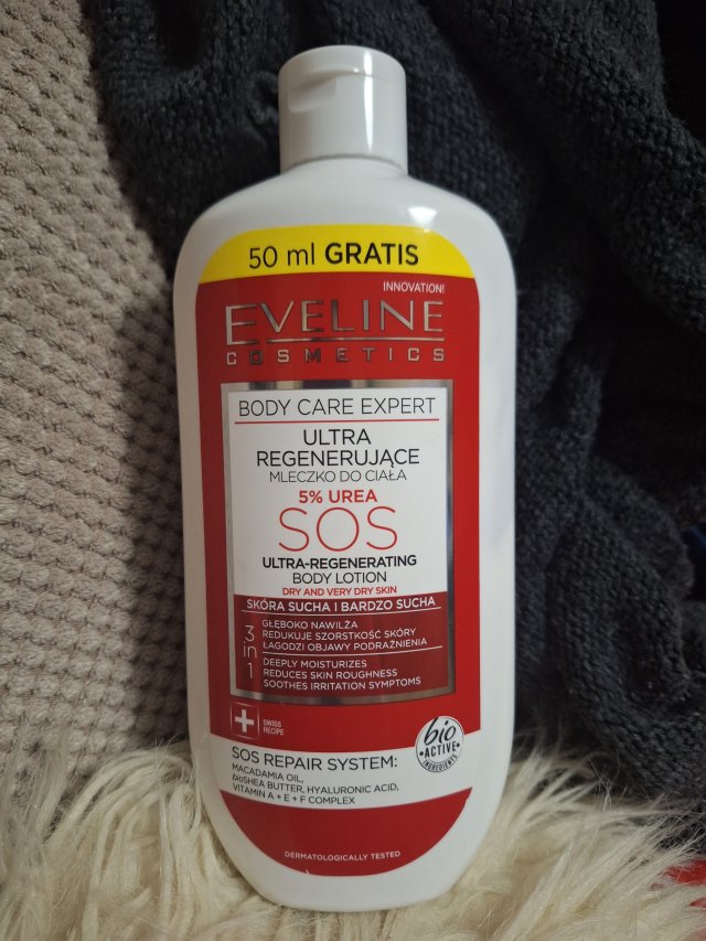 Eveline Extra Soft, SOS, Multiodżywcze mleczko do ciała, Skóra sucha i bardzo sucha