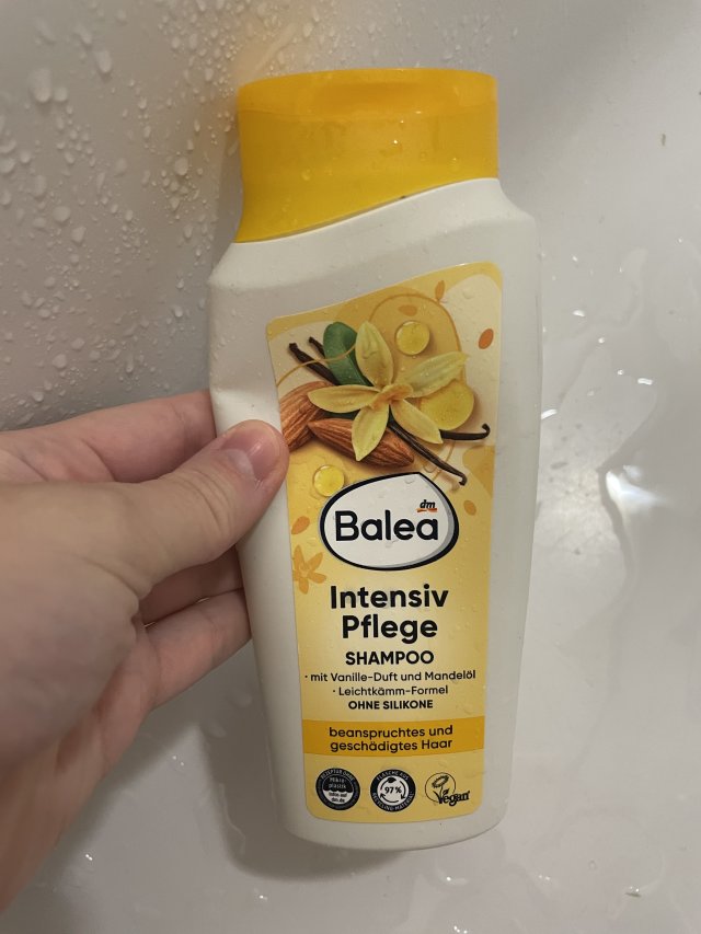 Denkowanie część druga :) Grudzień, kosmetyki w świątecznych opakowaniach lub w świątecznych kolorach: czerwonym, zielonym i złotym 