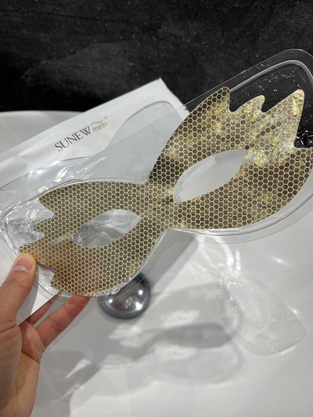 Denkowanie część druga :) Grudzień, kosmetyki w świątecznych opakowaniach lub w świątecznych kolorach: czerwonym, zielonym i złotym 