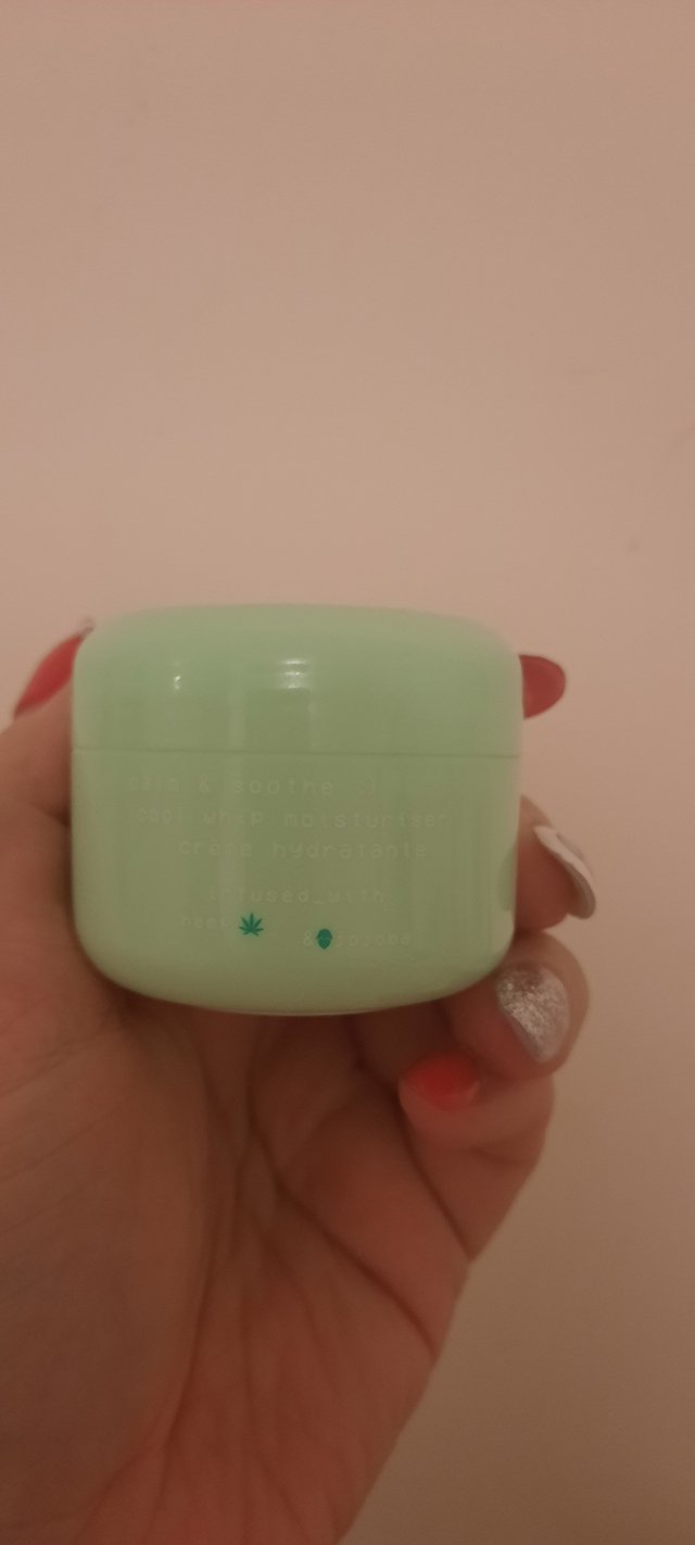 Denkowanie część druga :) Grudzień, kosmetyki w świątecznych opakowaniach lub w świątecznych kolorach: czerwonym, zielonym i złotym 